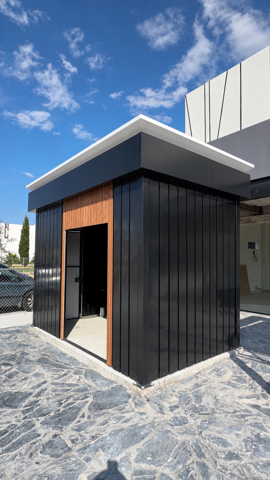 Módulo metálico de mobiliario urbano fabricado por IGNIS